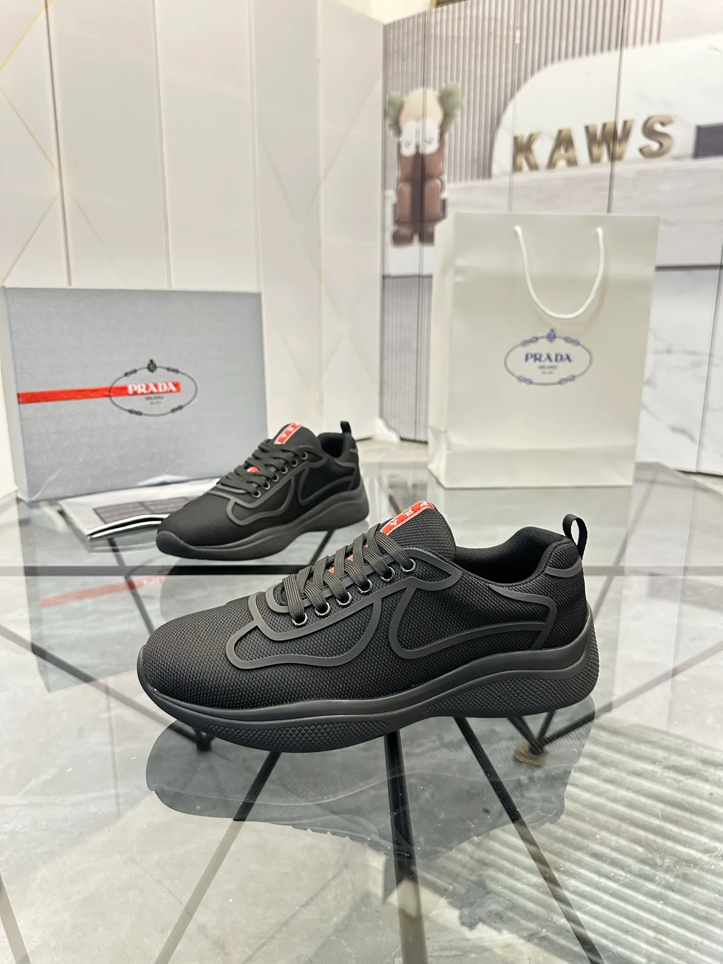 Men's shoes for sale💰: 💰P460¥ High-end top quality Product trademark: Prada * "Prada*" low-top casual shoes Regular size: 38-45 (can be customized to 46) Product materials: imported breathable fly knit upper, breathable lining, cowhide foot pads, original air cushion outsole. No.: 001